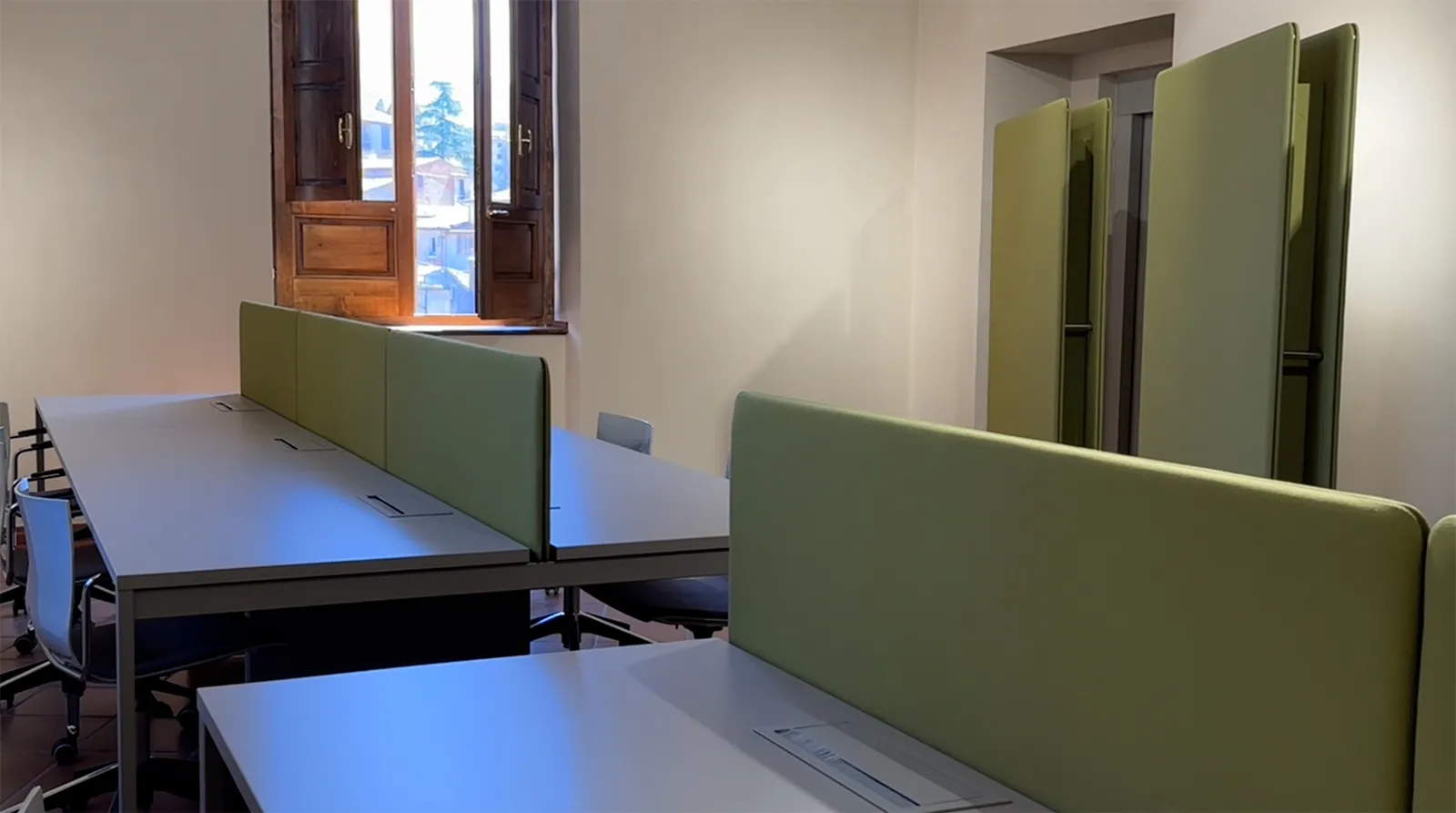 sala_cooworking_casadelleculture_cosenza_01