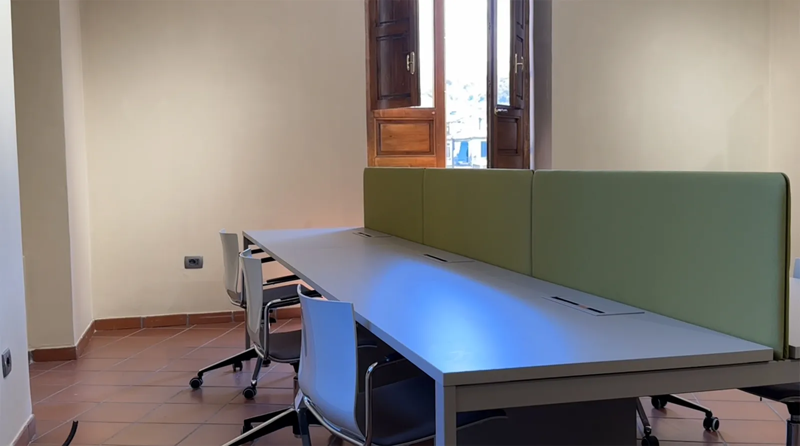 sala_cooworking_casadelleculture_cosenza_02