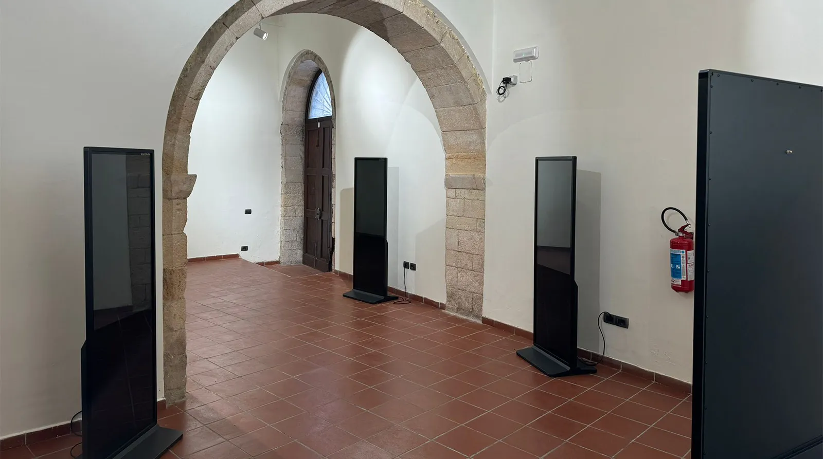 sala_espositiva_casadelleculture_cosenza_01