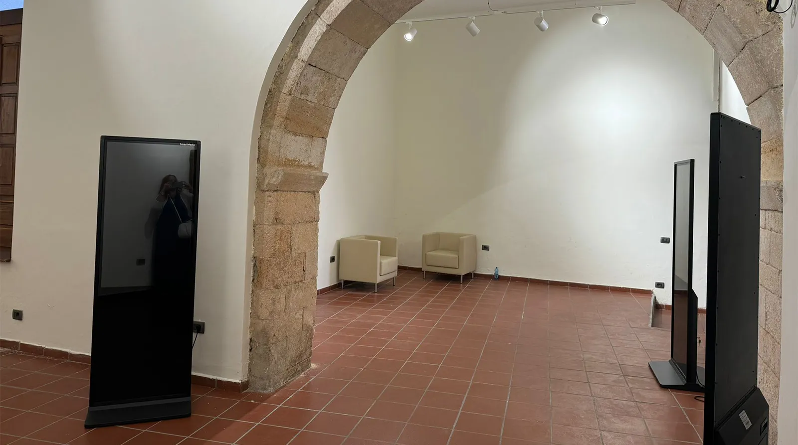 sala_espositiva_casadelleculture_cosenza_02