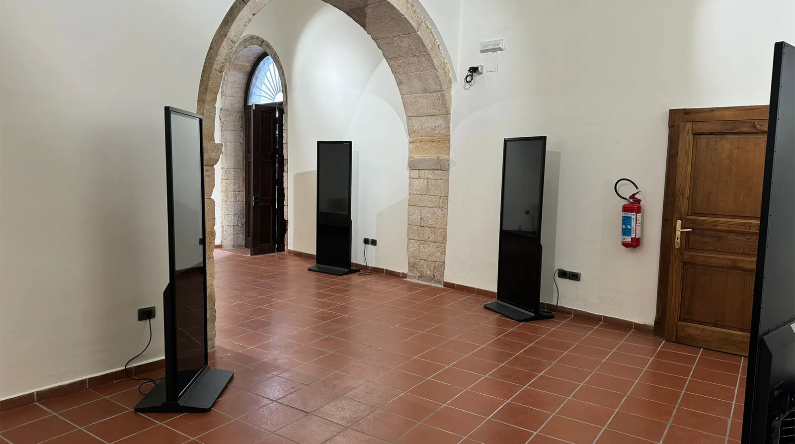 sala_espositiva_casadelleculture_cosenza_03